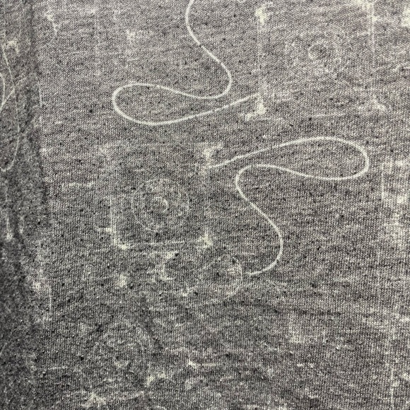 Light weight Tee 🌻🌻4 for $25 bundle🌻🌻 - Picture 3 of 4